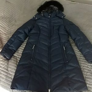 Like new Eddie Bauer long winter coat. Size Lg.